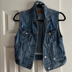 American Eagle Outfitters Blue Denim Distressed Vest Size Small